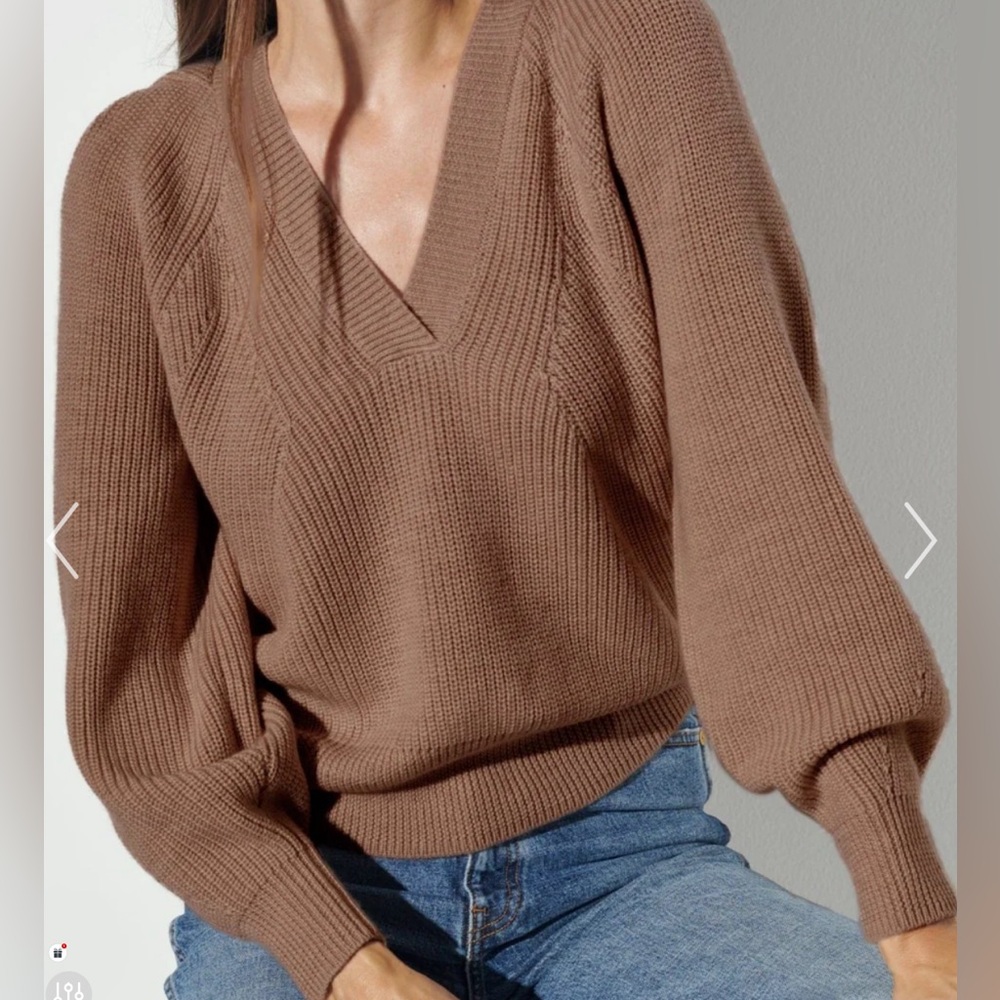 The Reset Must Have V Sweater in macchiato, Large
